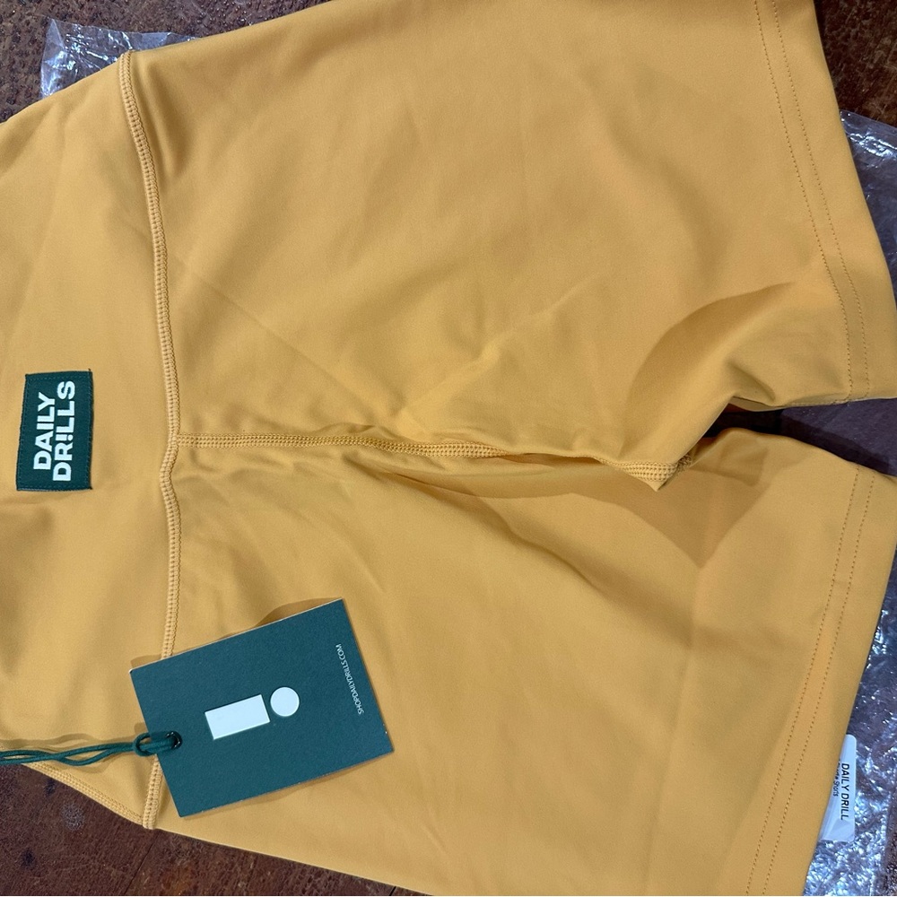 Daily Drills go shortie short NWT